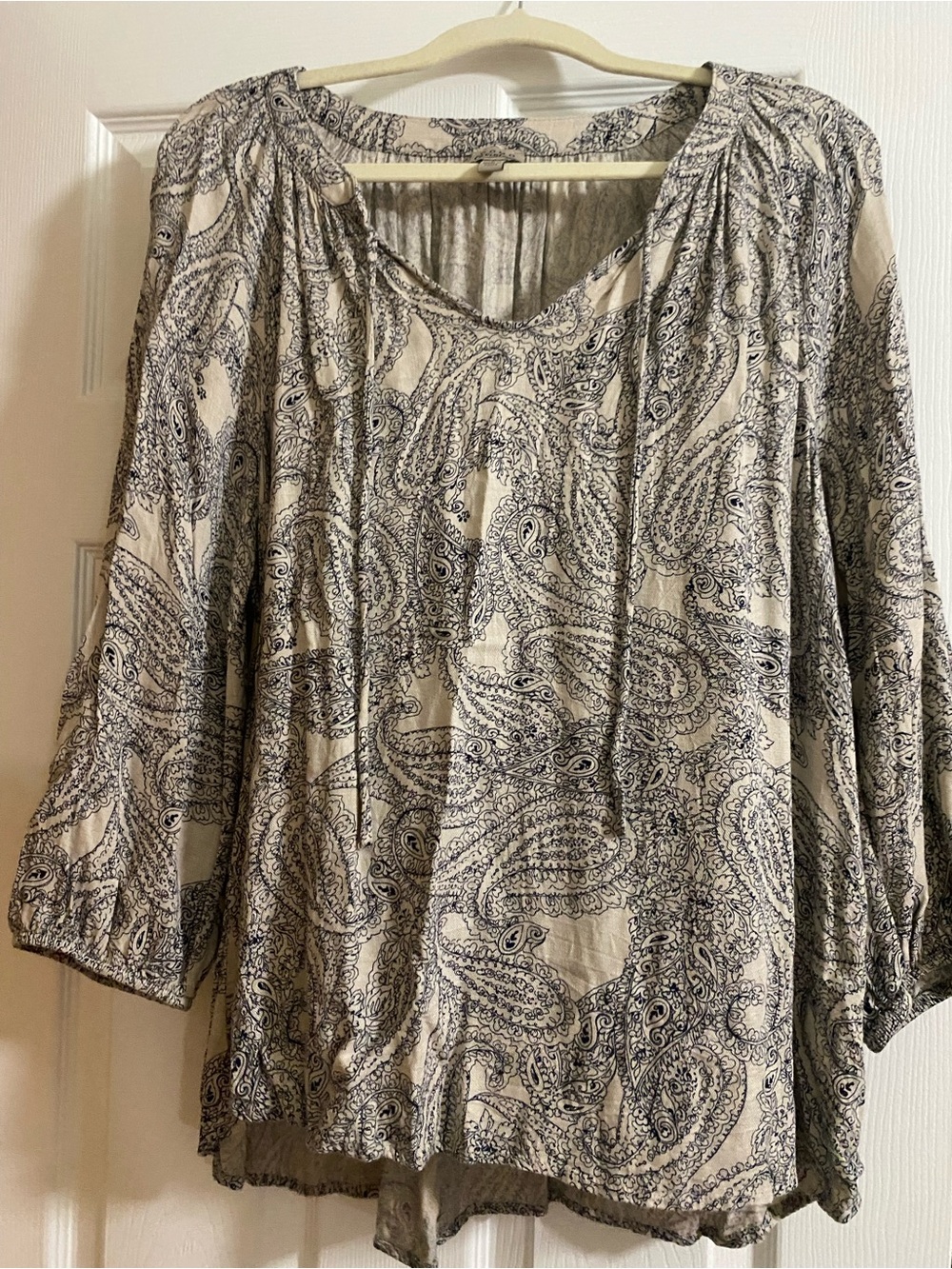 Como Vintage Paisley V-Neck Long Sleeve Top in Cream and Black